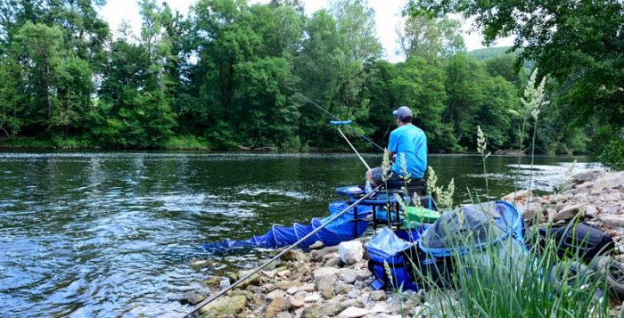 peche-au-feeder-en-riviere-installation