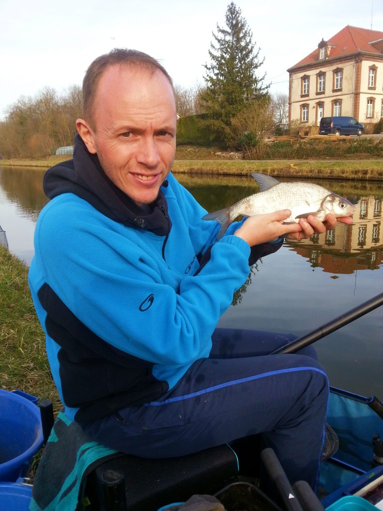 pêche de brème au printemps en canal petit gabarit