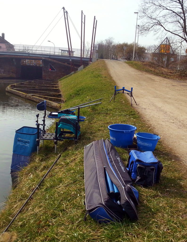 Installation sur les berges d'un canal.1