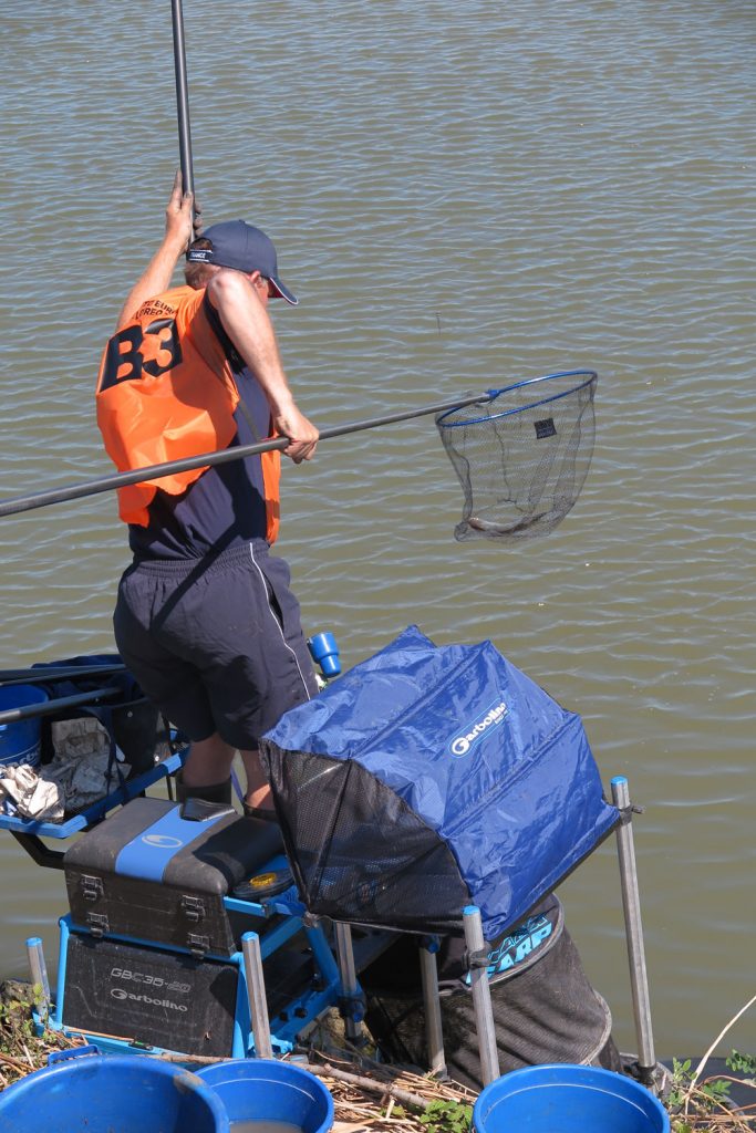 pêche au coup Italie  Adria Canal Bianco rivière avec marée carassins