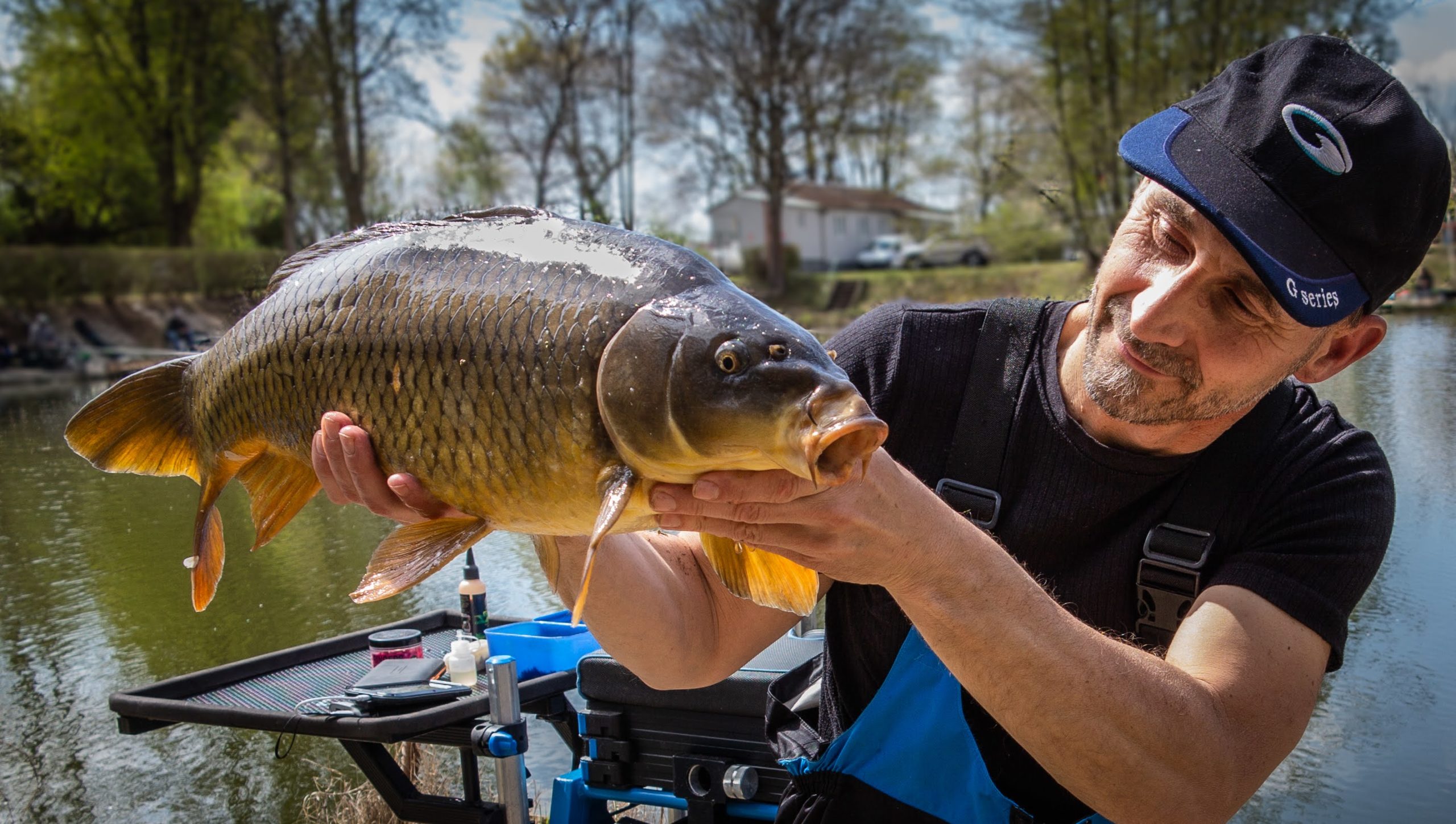 Pêche de la carpe au method feeder au printemps ! Garbolino