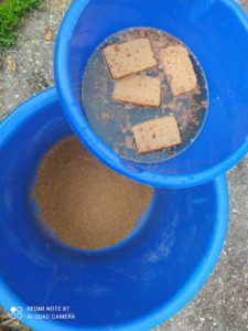 Amorçage pour la pêche au feeder de la tanche